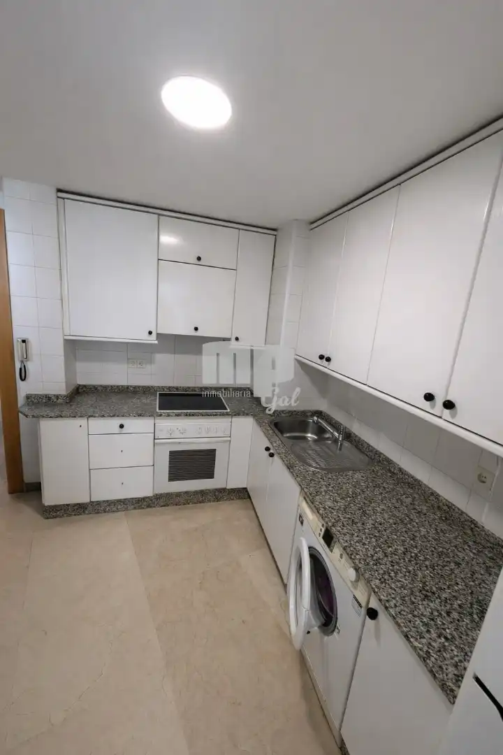 Piso con ascensor en venta en Rúa de Sanjurjo Badía, imagen 5