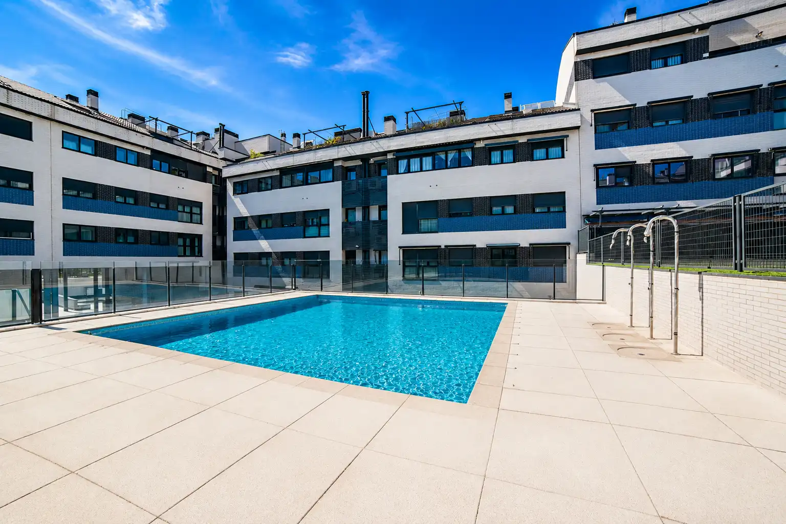 Swimming pool of Flat for sale in Pinto  with Air Conditioner, Heating and Storage room