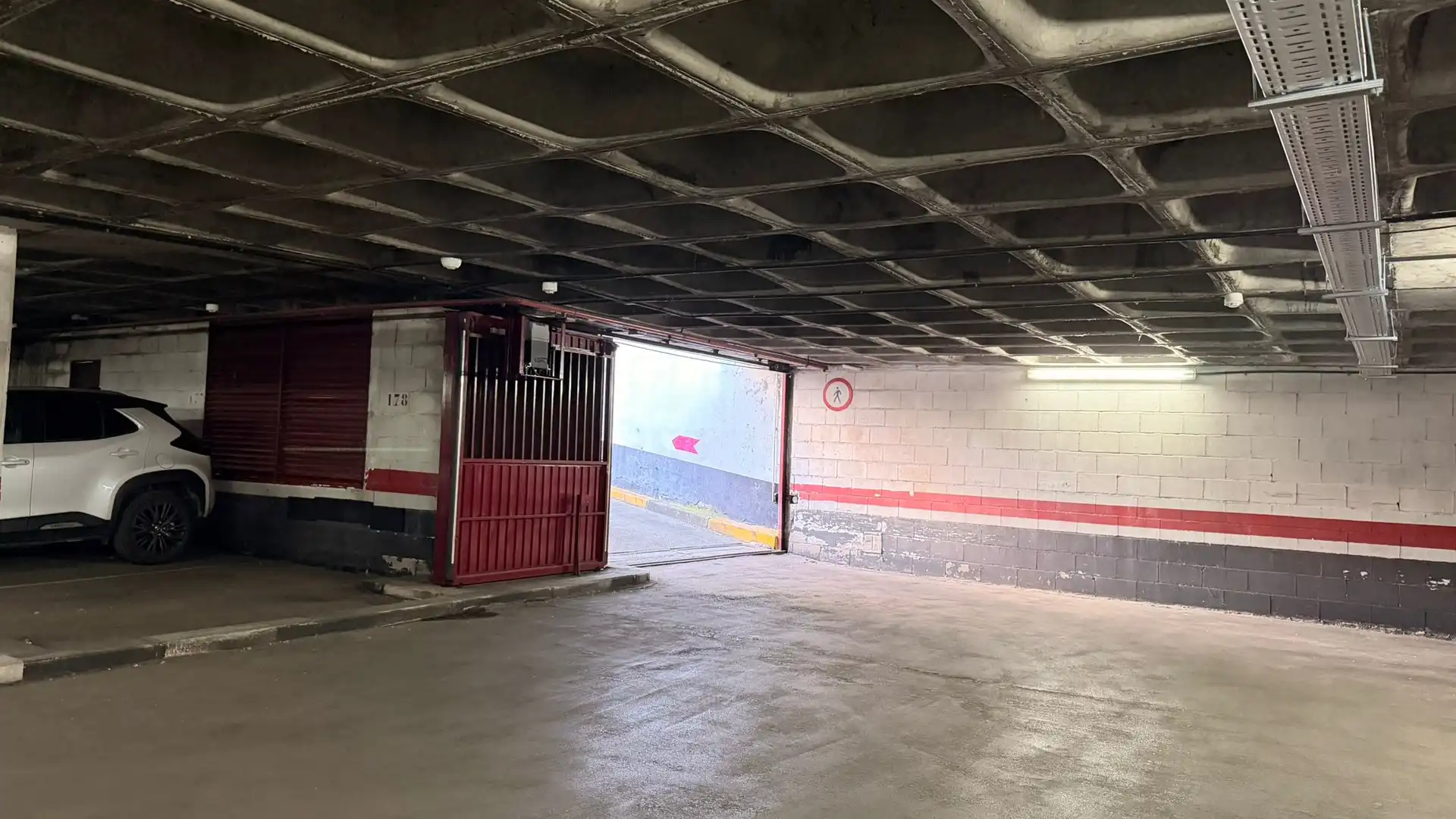 Parking of Flat for sale in Madrid  with Air Conditioner, Heating and Balcony