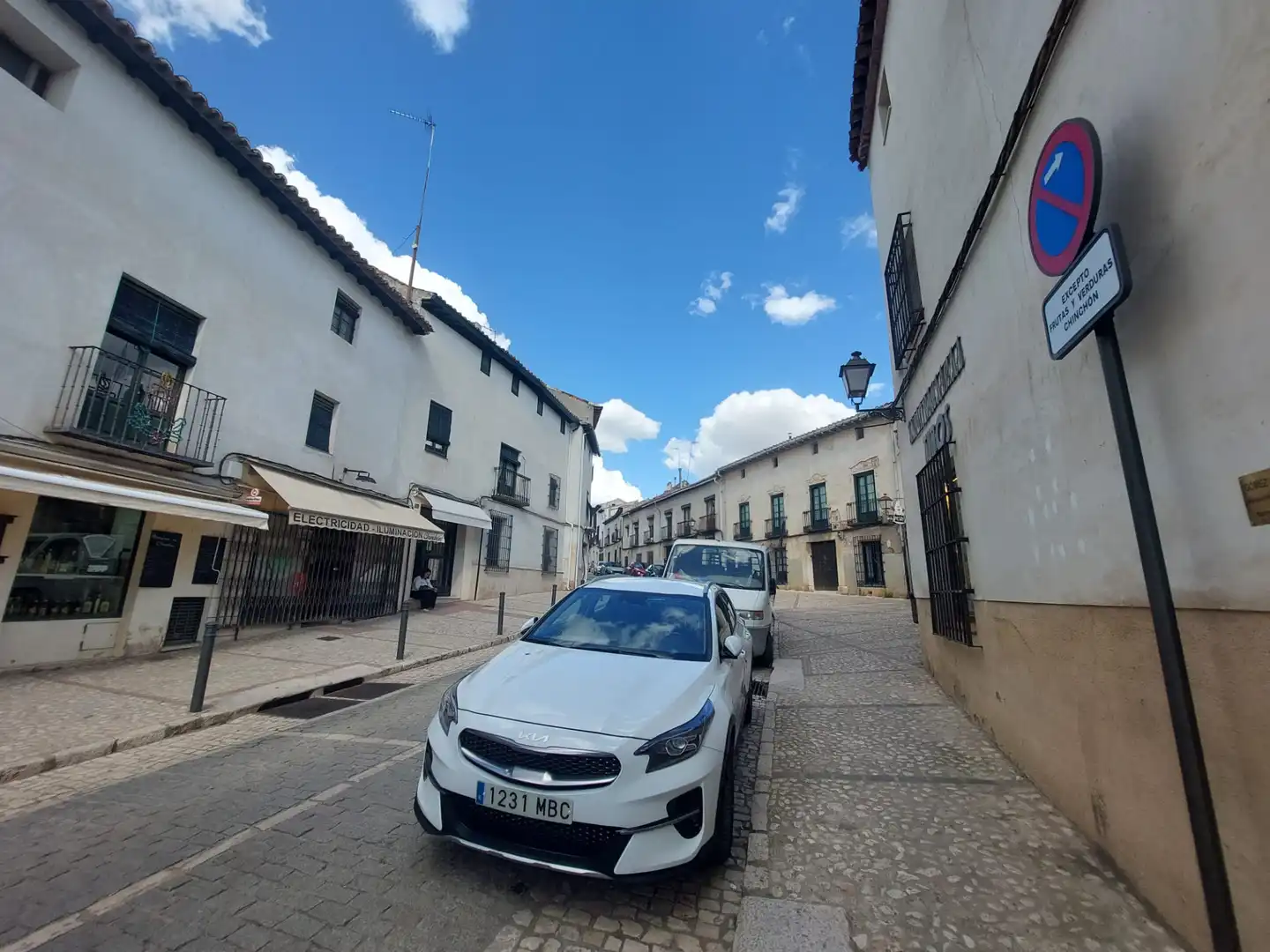 Vista exterior de Casa adosada en venda en Chinchón amb Aire condicionat, Calefacció i Jardí privat
