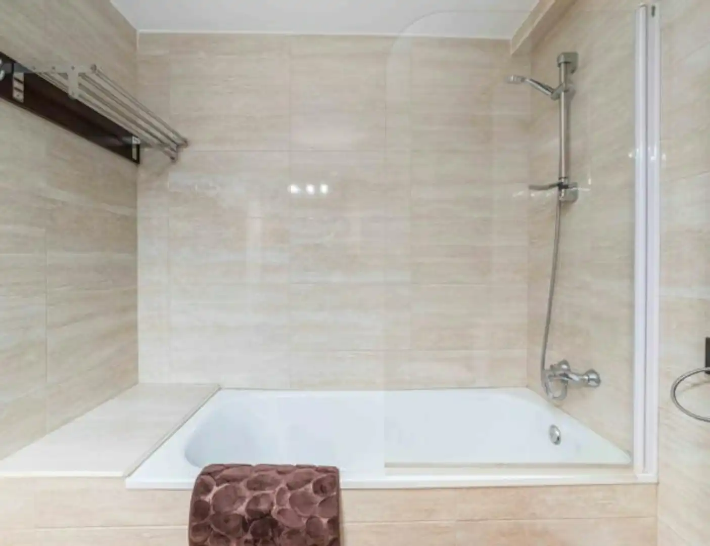 Bathroom of Flat for share in Valencia  with Washing machine and Internet