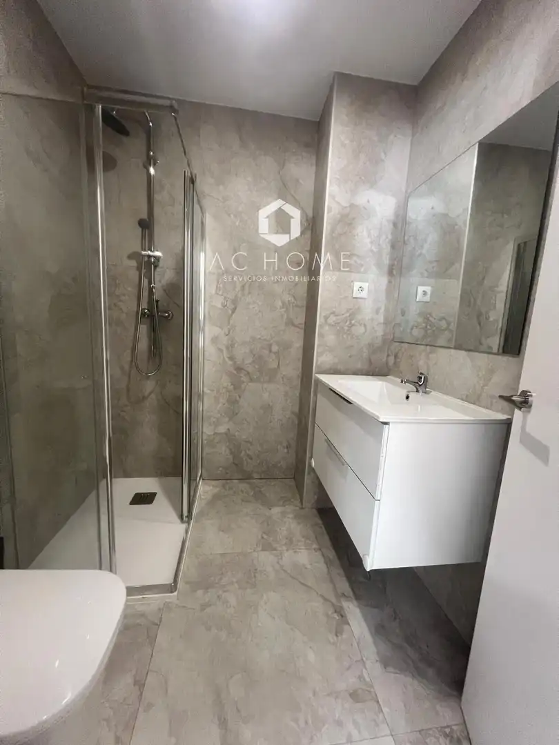 Baño de Piso de alquiler en Campo Real con Aire acondicionado, Calefacción y Piscina