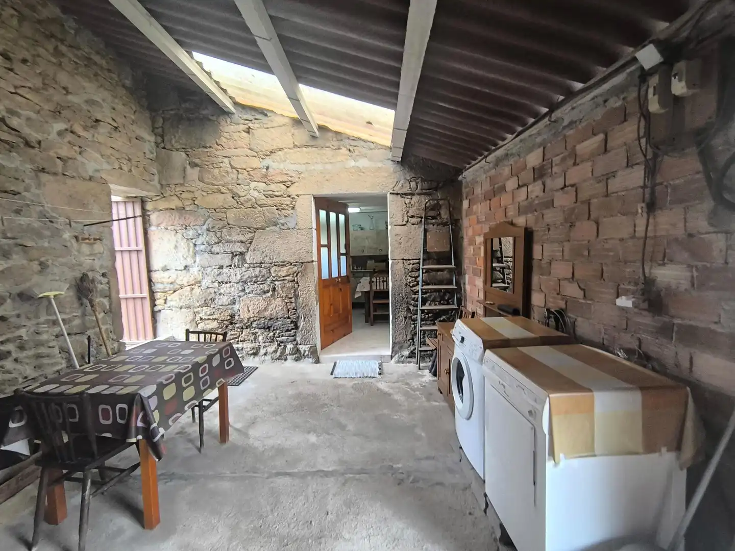 Cuina de Casa o xalet en venda en Teo amb Jardí privat