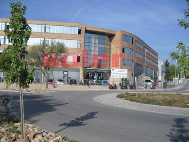 Oficina de lloguer a corts catalanes