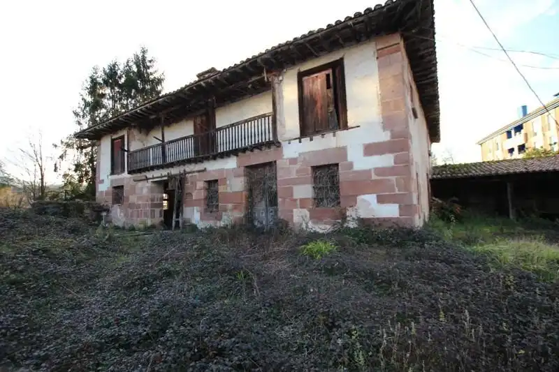 Vista exterior de Casa o xalet en venda en Cabezón de la Sal amb Jardí privat i Terrassa