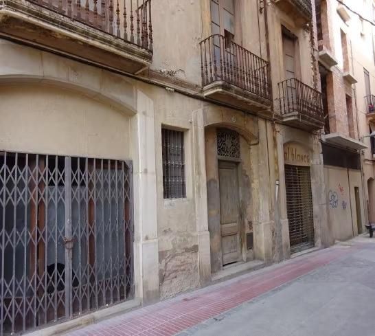 Vista exterior de Edifici en venda en Valls