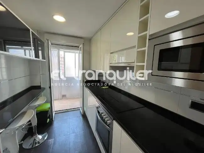 Kitchen of Flat for rent in Madrid  with Air Conditioner, Parquet flooring and Terrace