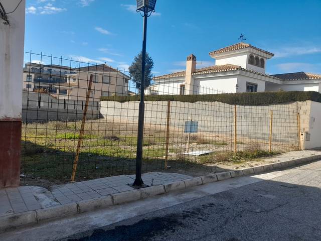 Terreno residencial en Venta en Calle Huelva en Láchar