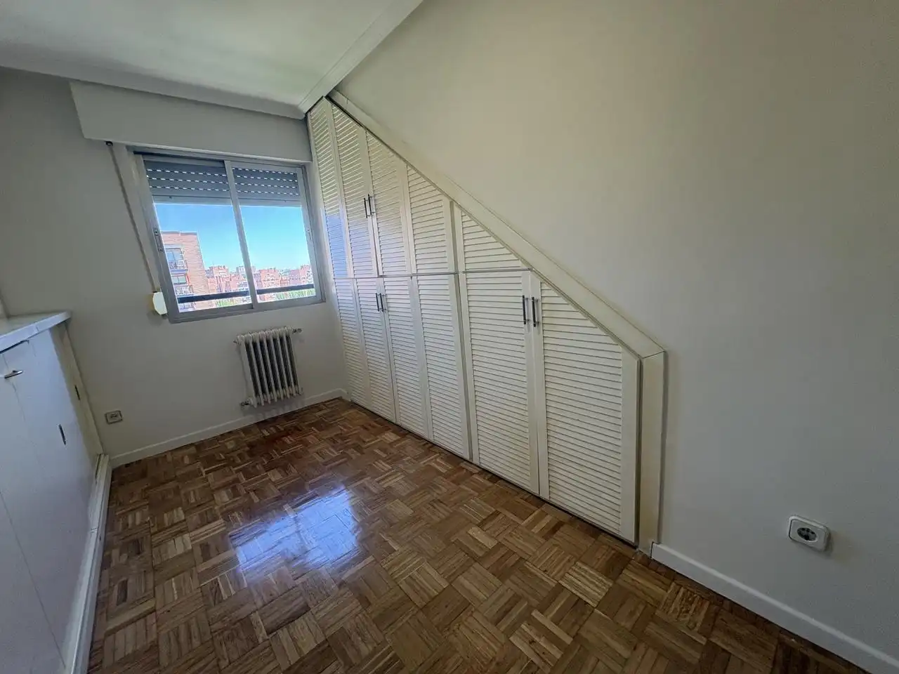 Schlafzimmer von Maisonette zum Verkauf in Madrid mit Heizung und Parkett