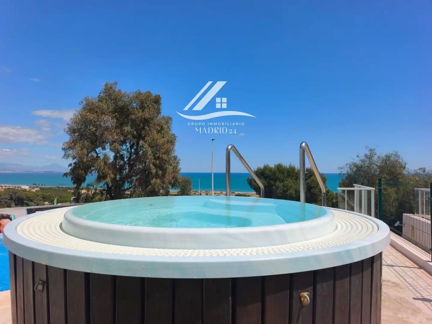 Àtic amb piscina en venda a Avinguda del Mediterrani, imagen 50