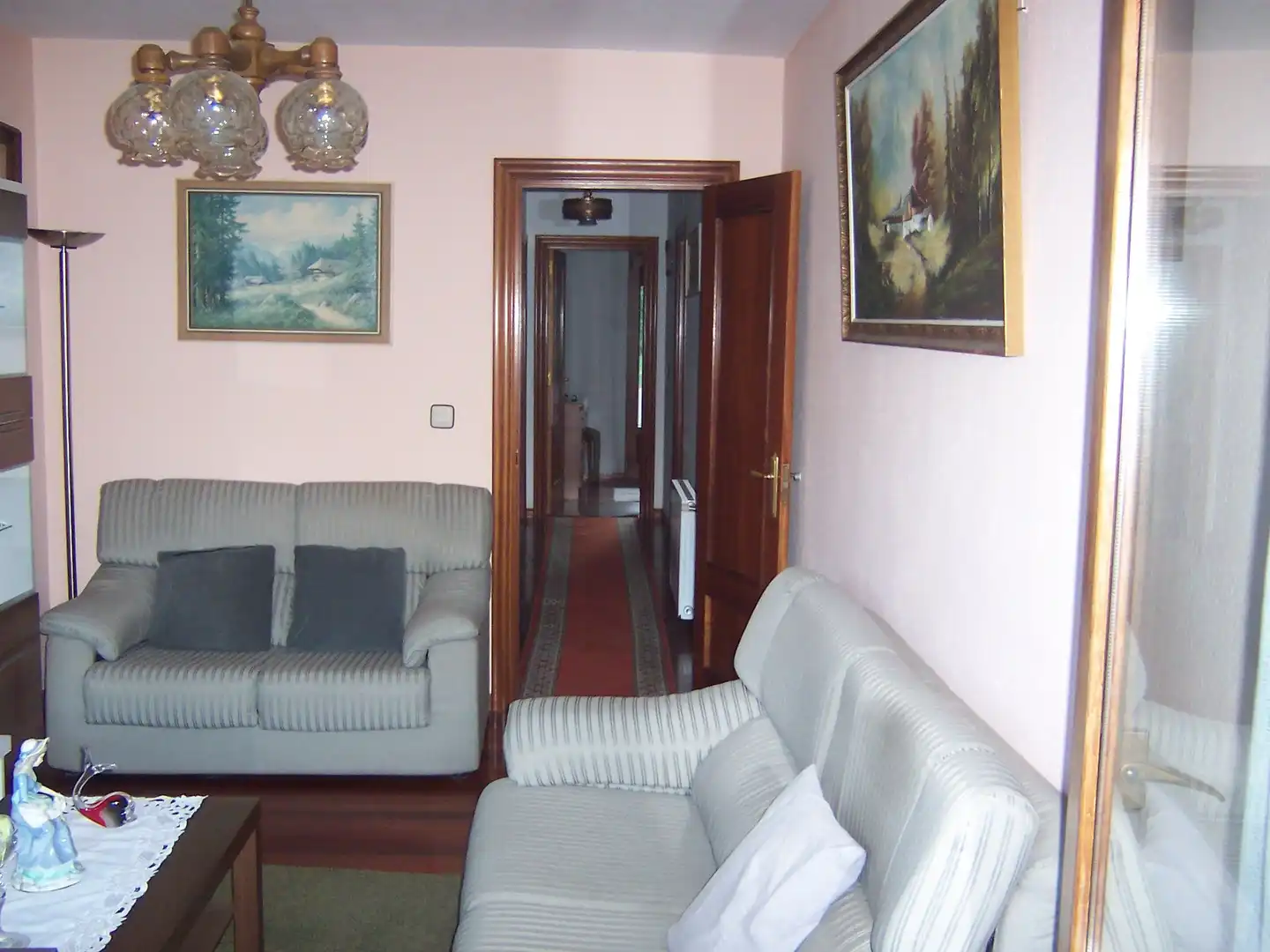 Sala d'estar de Casa o xalet en venda en Luena  amb Jardí privat, Terrassa i Moblat