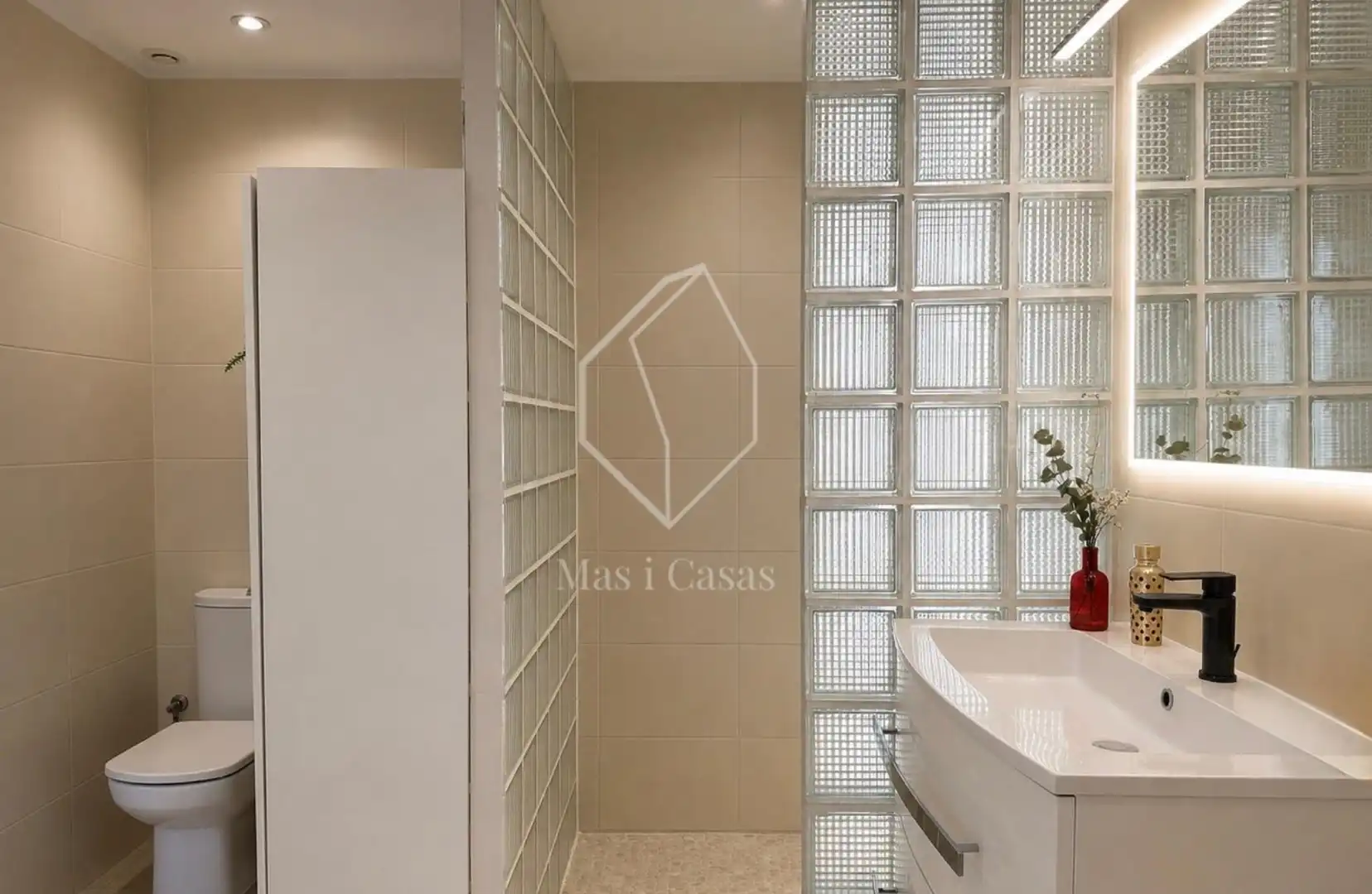 Badezimmer von Haus oder Chalet zum Verkauf in L'Escala mit Klimaanlage, Privatgarten und Terrasse
