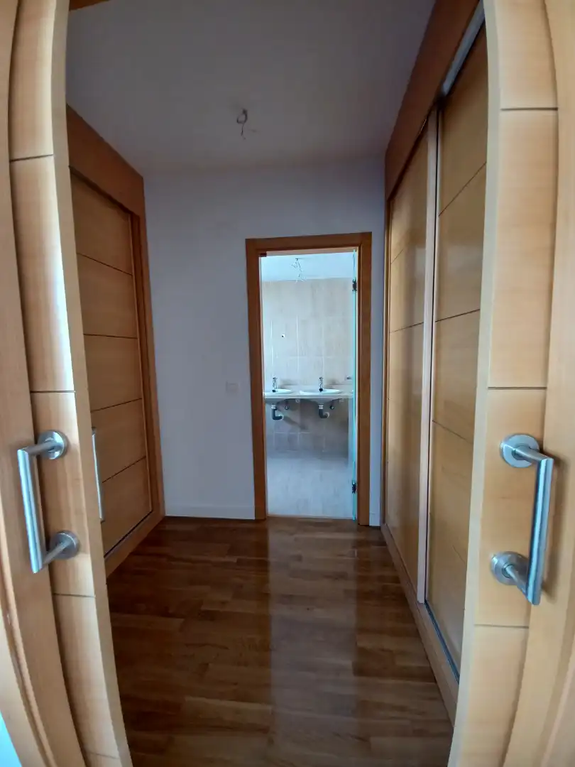 Bany de Casa adosada en venda en Paracuellos de Jarama amb Calefacció, Jardí privat i Parquet