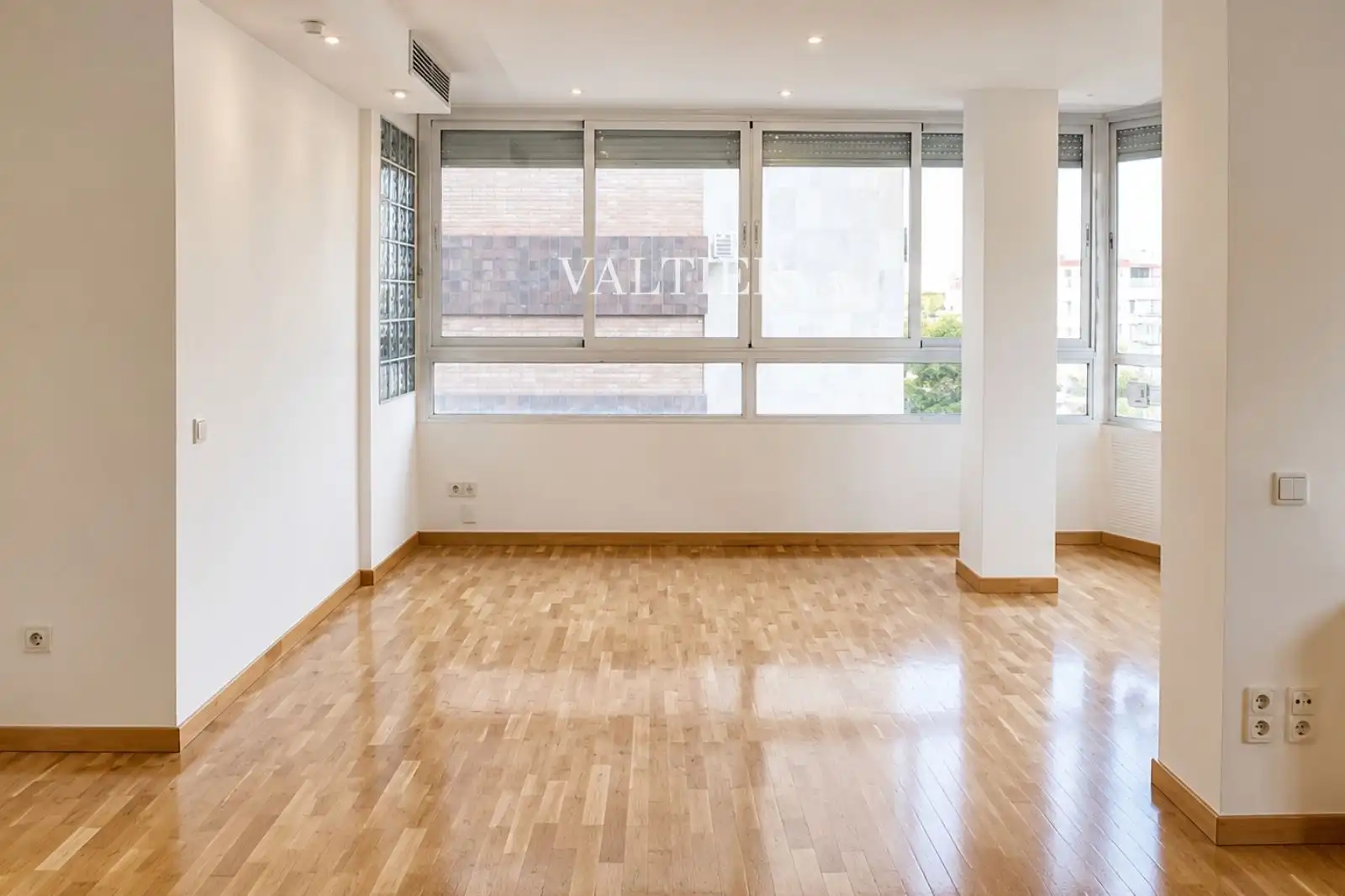 Bedroom of Flat for rent in Madrid  with Air Conditioner, Swimming Pool and Community pool