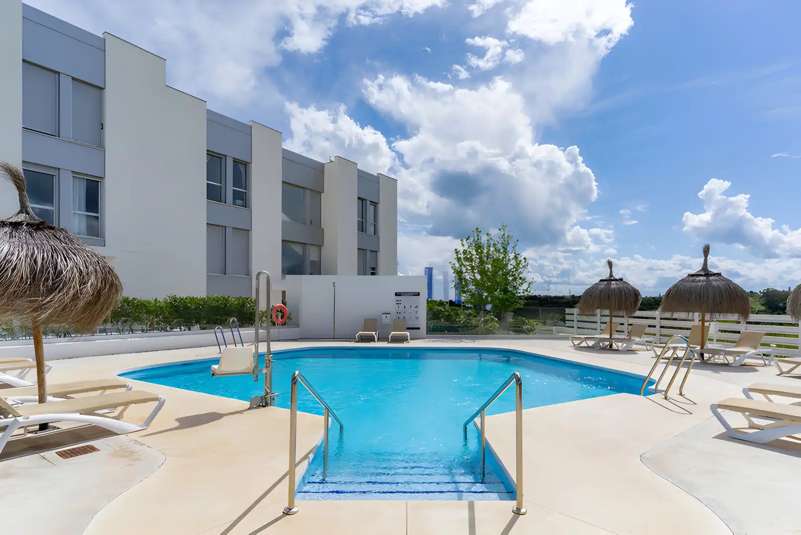 Piscina de Planta baixa en venda en Estepona amb Aire condicionat, Terrassa i Piscina