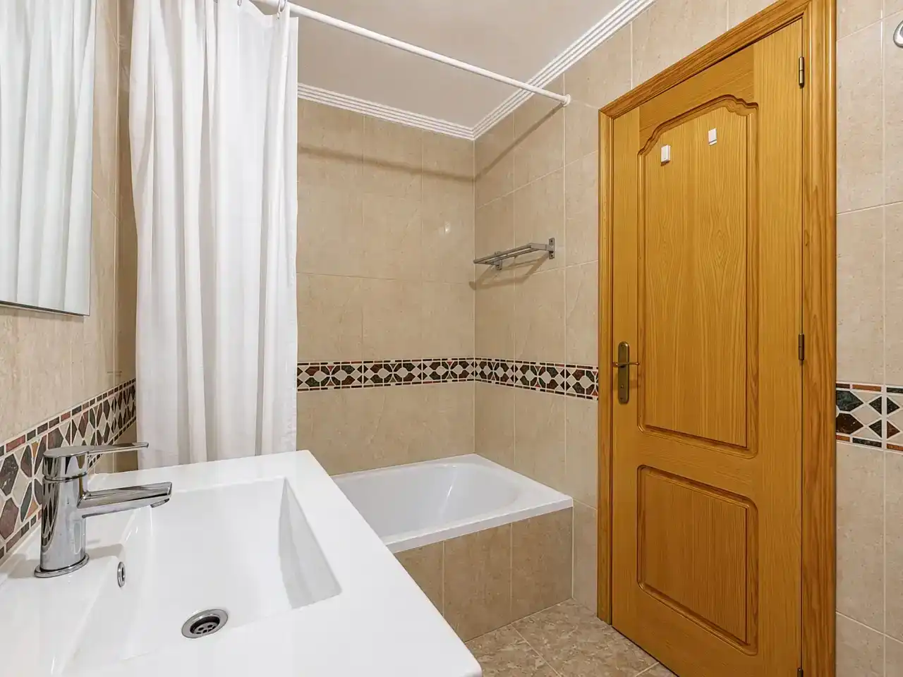 Baño de Piso en venta en Orihuela con Aire acondicionado, Piscina y Balcón