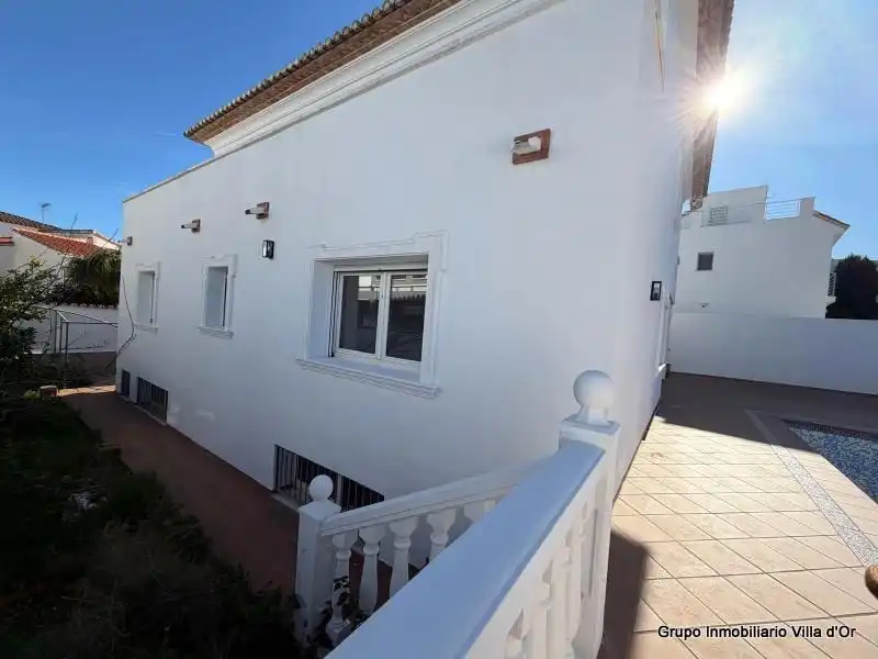 Außenansicht von Haus oder Chalet zum Verkauf in Dénia mit Klimaanlage, Heizung und Privatgarten
