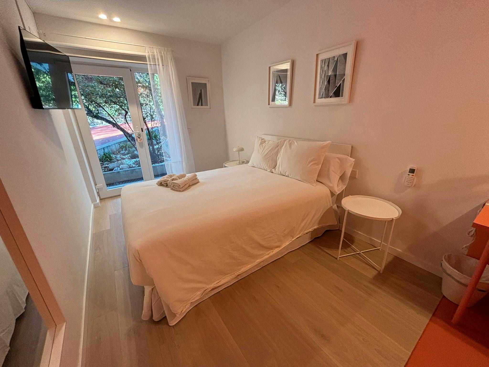 Bedroom of Flat to share in  Madrid Capital  with Air Conditioner, Heating and Private garden