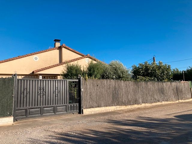 Exterior view of House or chalet for sale in Monzón  with Private garden, Swimming Pool and Furnished