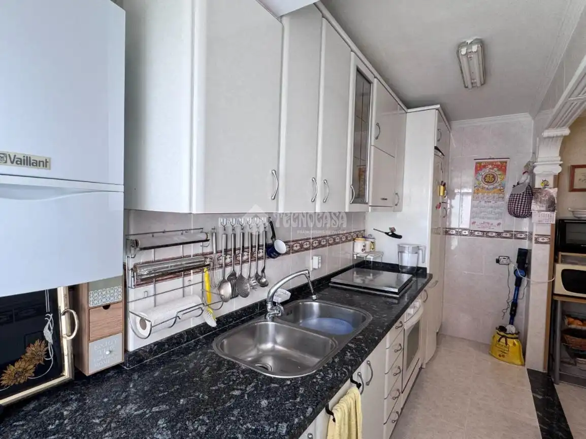 Cocina de Piso en venta en León Capital  con Calefacción, Parquet y Trastero