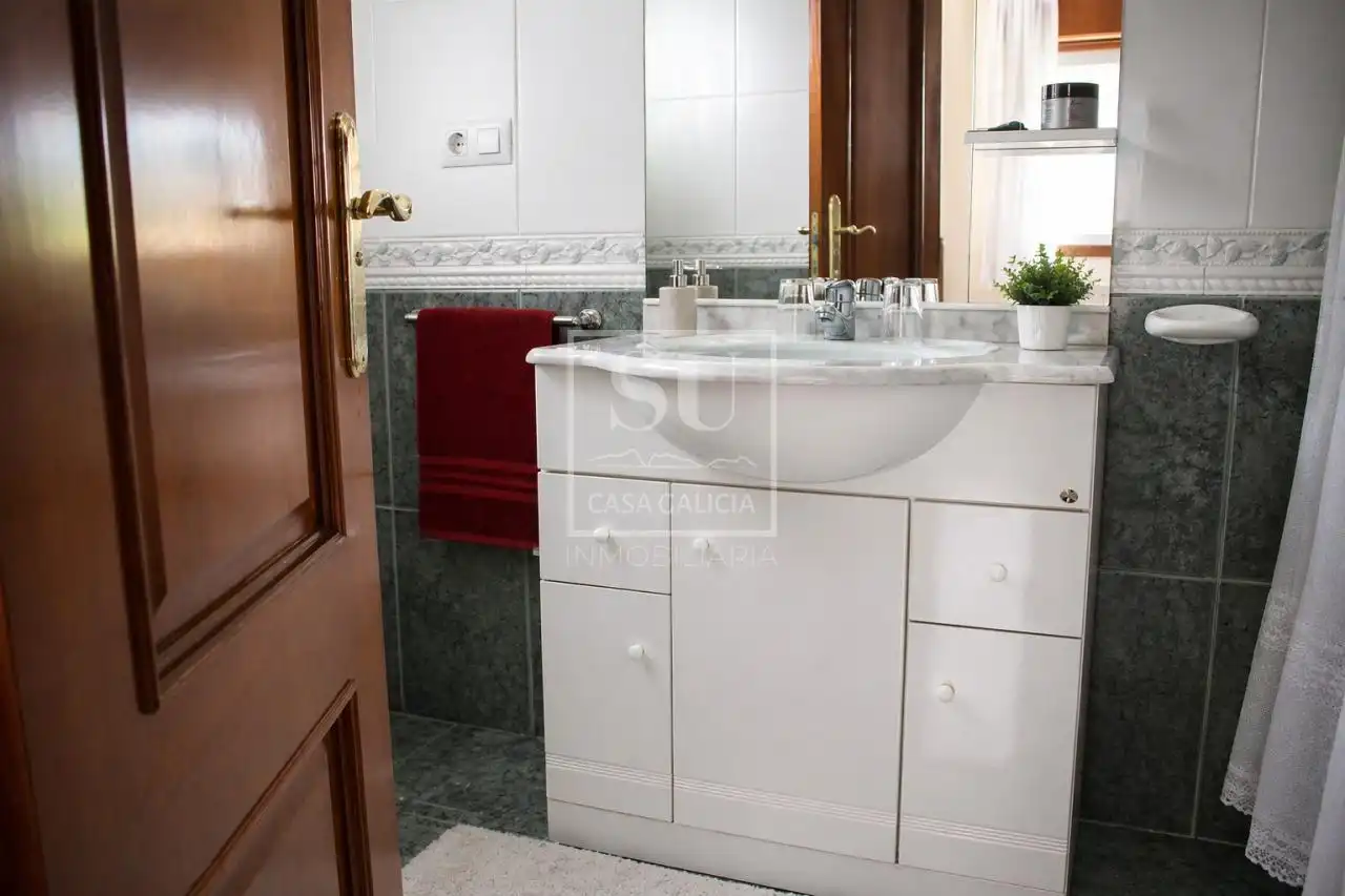 Badezimmer von Haus oder Chalet zum Verkauf in Oia mit Heizung, Privatgarten und Terrasse