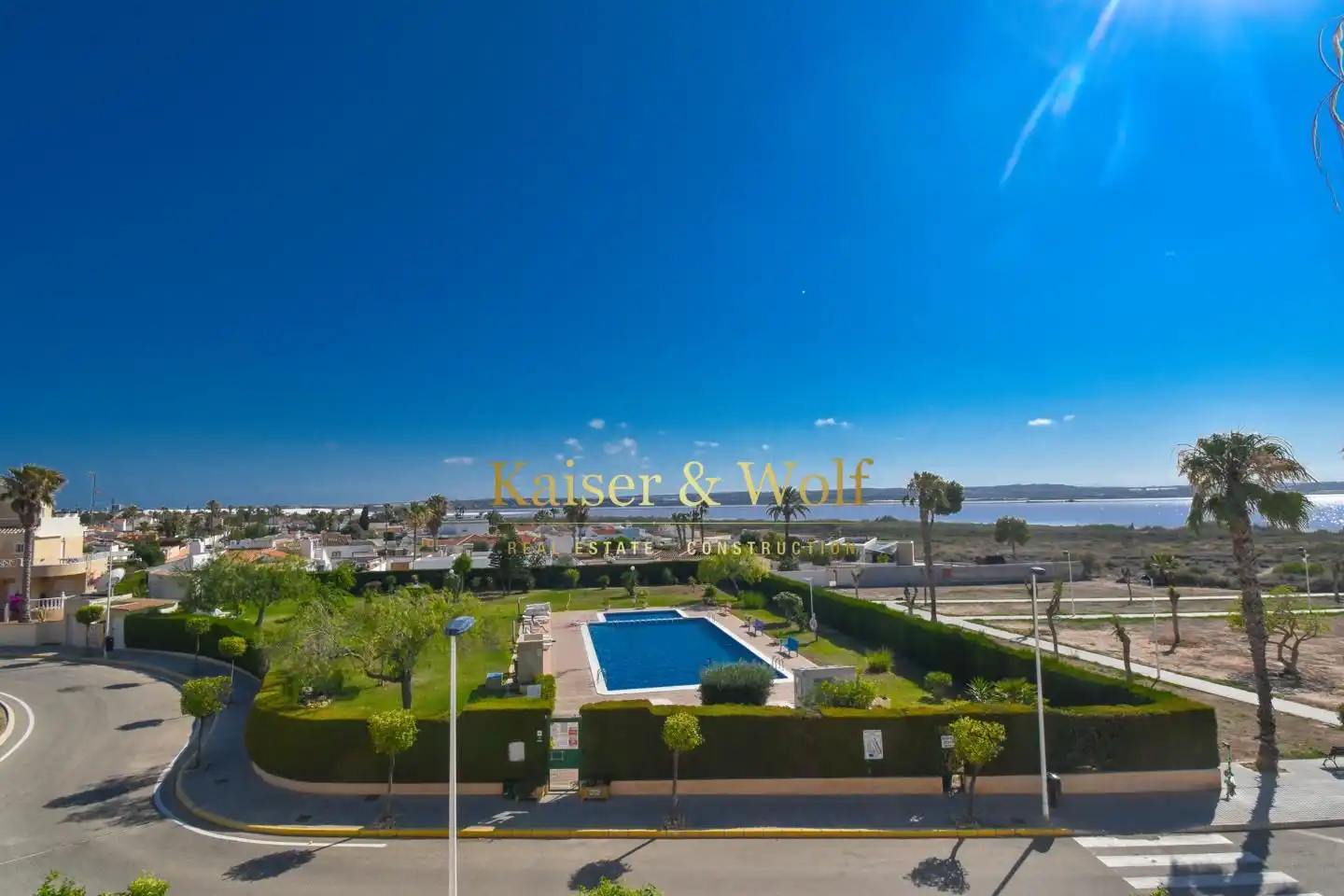Vista exterior de Casa o xalet en venda en Torrevieja amb Jardí privat, Terrassa i Traster