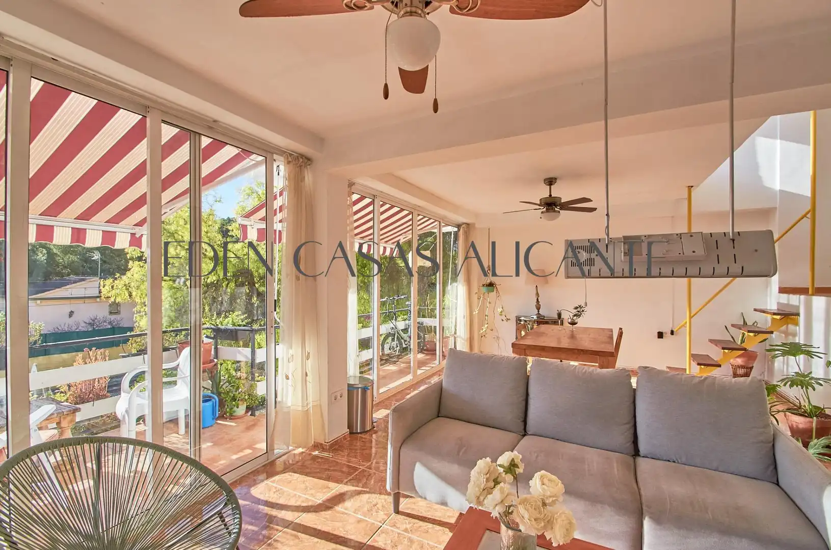 Sala de estar de Piso en venta en El Campello con Aire acondicionado, Jardín privado y Terraza