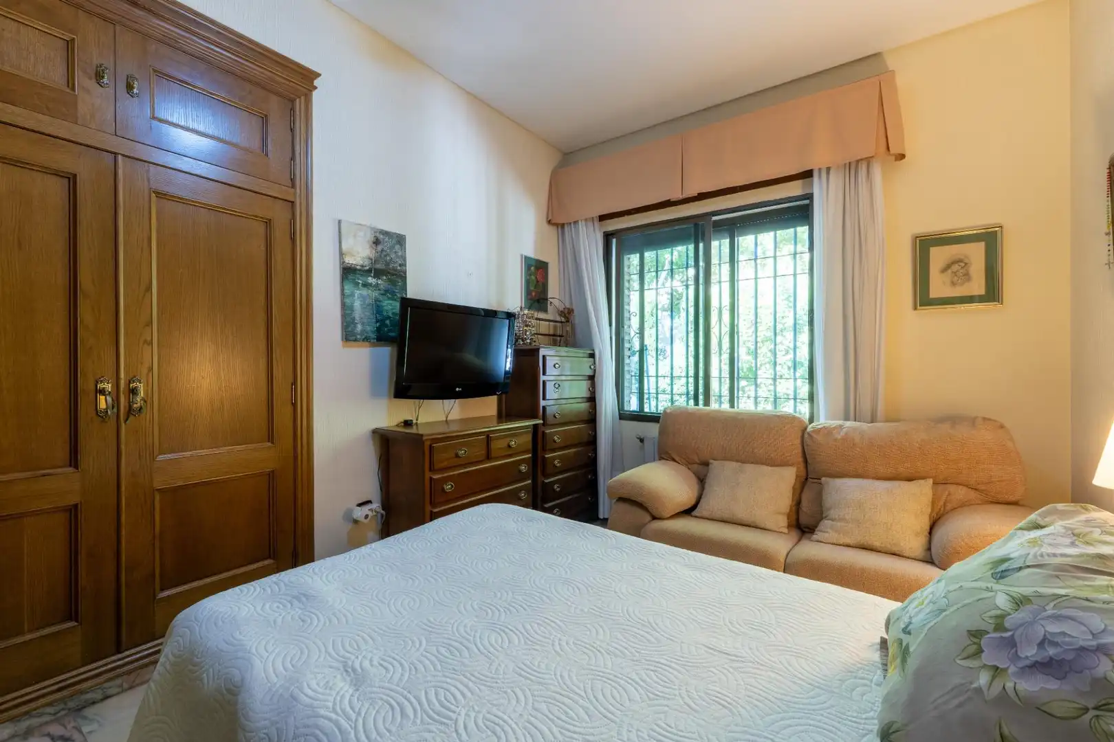 Dormitori de Casa o xalet en venda en Córdoba amb Aire condicionat, Calefacció i Jardí privat