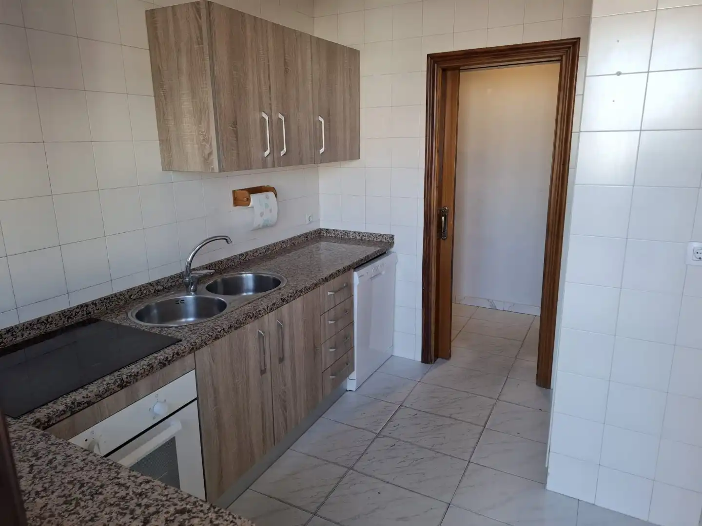 Küche von Wohnung zum Verkauf in Tomares mit Klimaanlage, Heizung und Terrasse