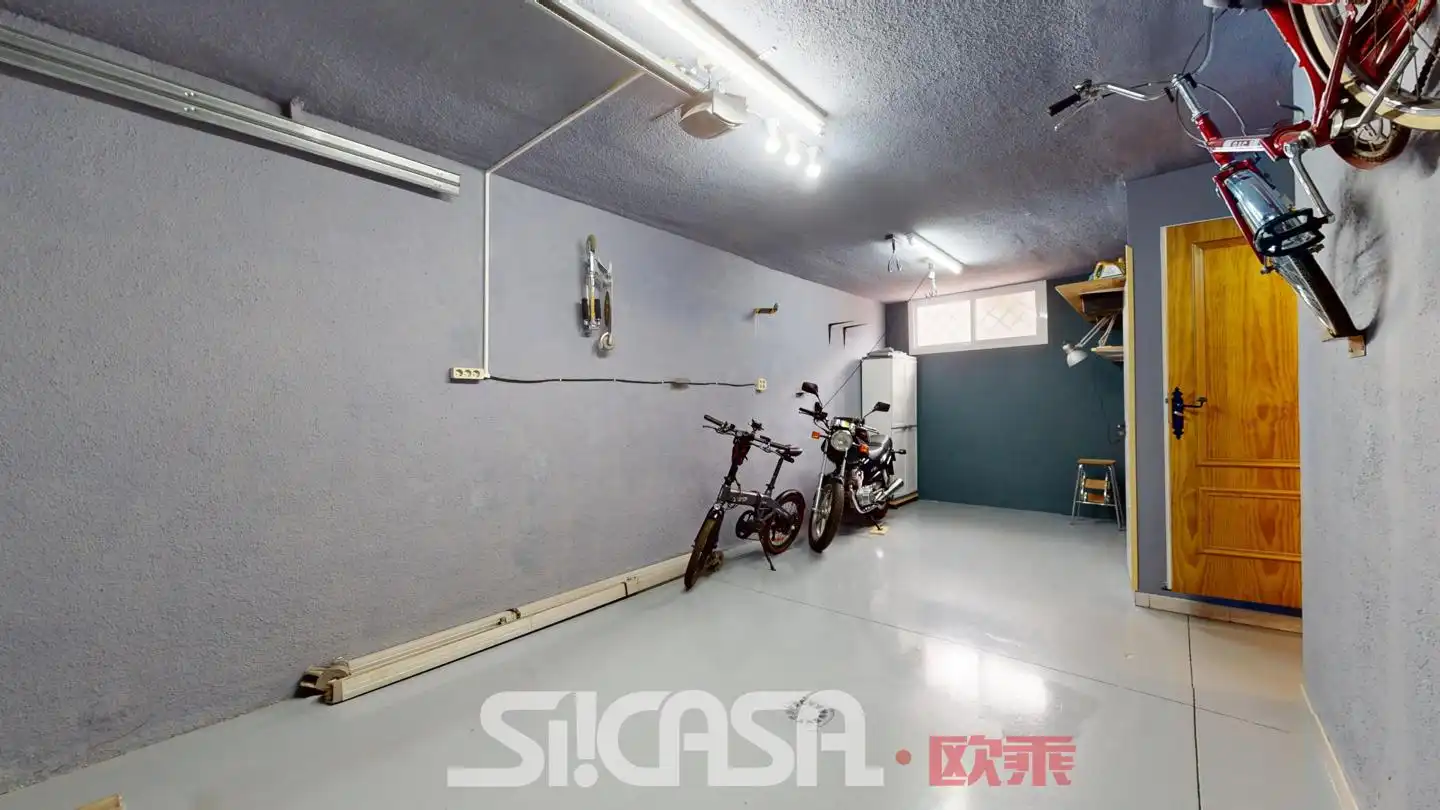 Detached homes for sale in Parla  with Air Conditioner, Heating and Private garden