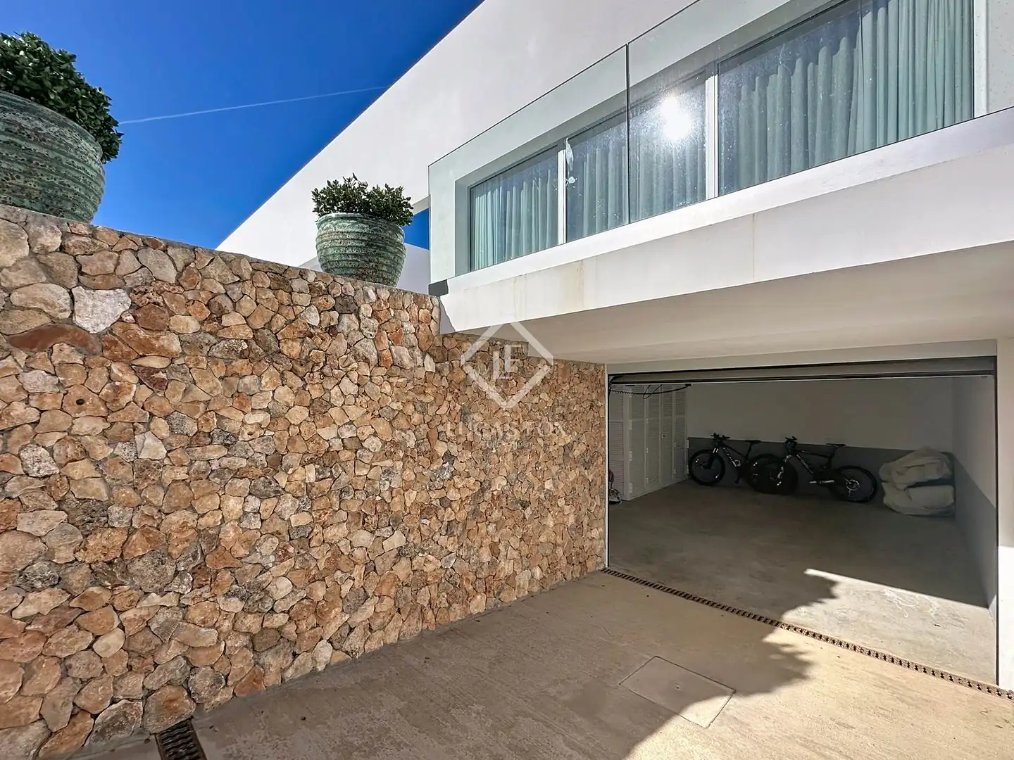 Vista exterior de Casa o xalet en venda en Sant Lluís amb Aire condicionat, Calefacció i Jardí privat