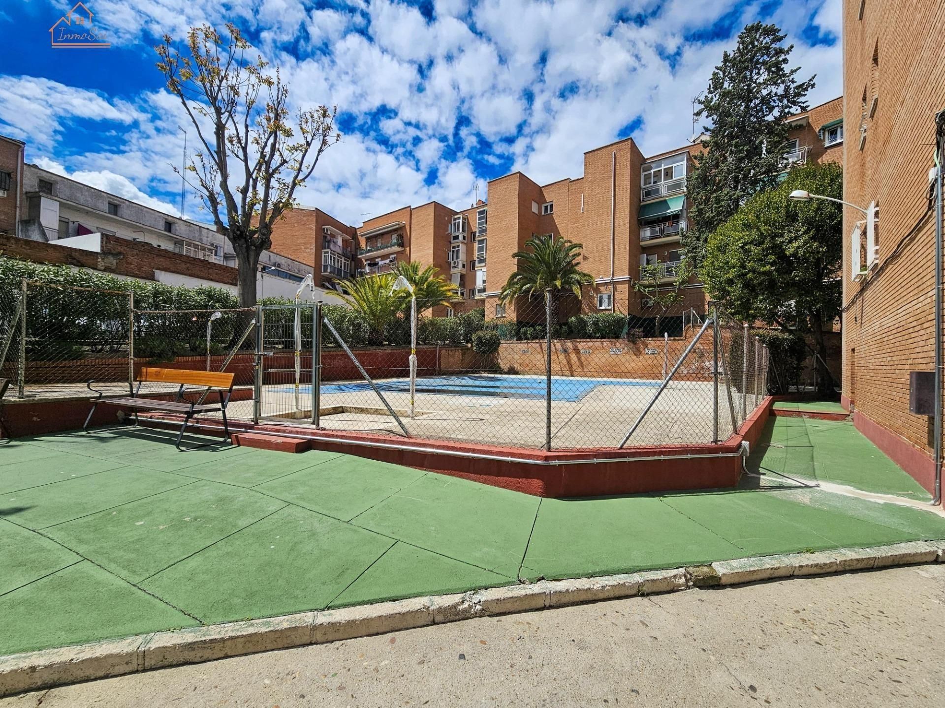 Piscina de Pis en venda en  Madrid Capital amb Calefacció, Jardí privat i Terrassa