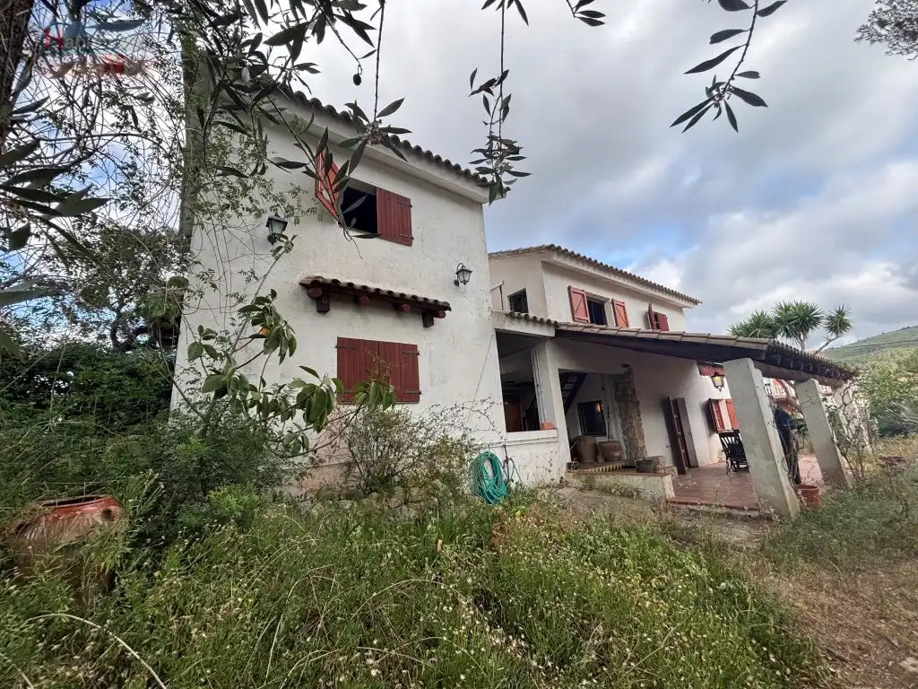 Vista exterior de Casa o xalet en venda en La Bisbal del Penedès amb Moblat i Forn