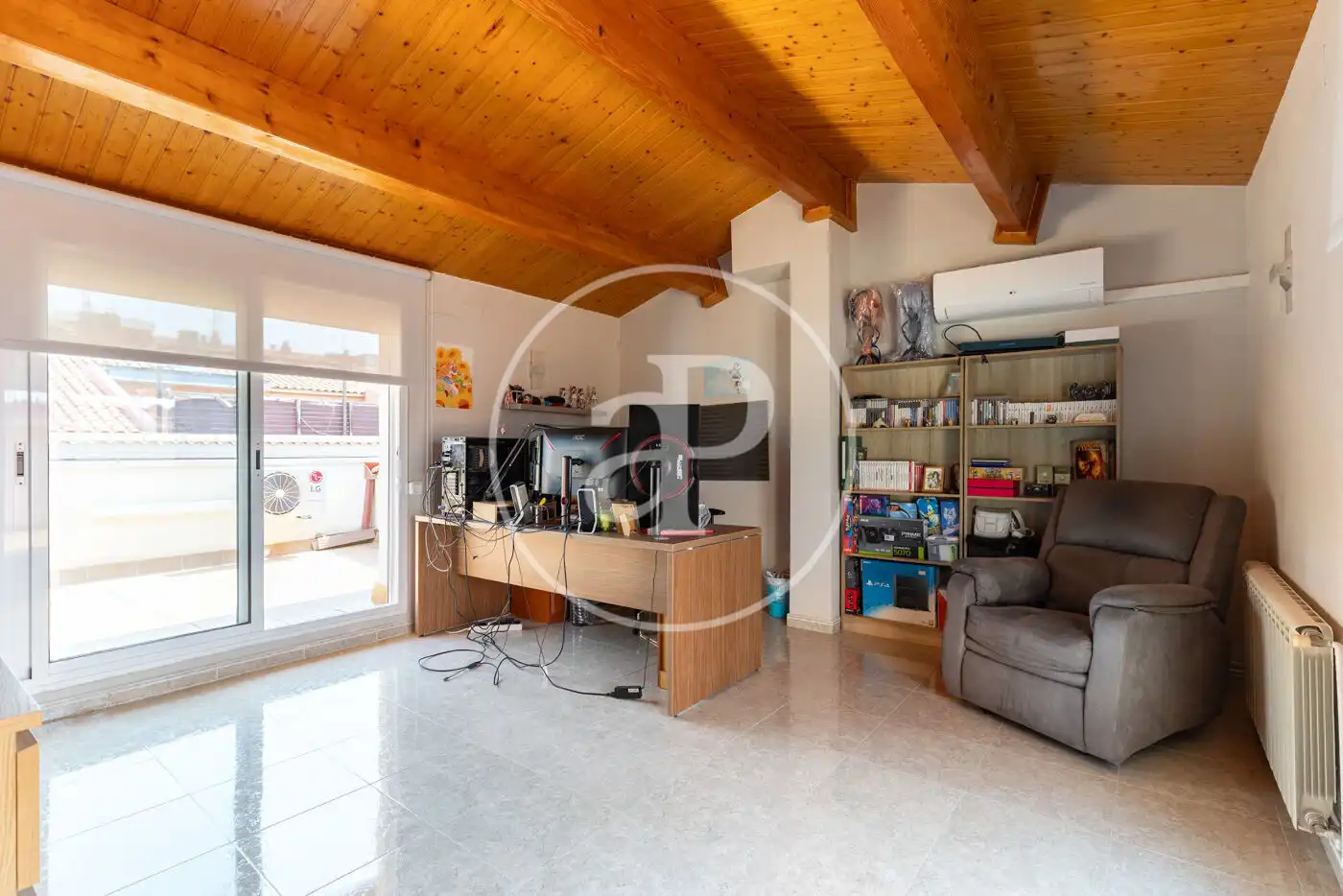 Sala d'estar de Casa adosada en venda en Rubí amb Aire condicionat, Calefacció i Terrassa
