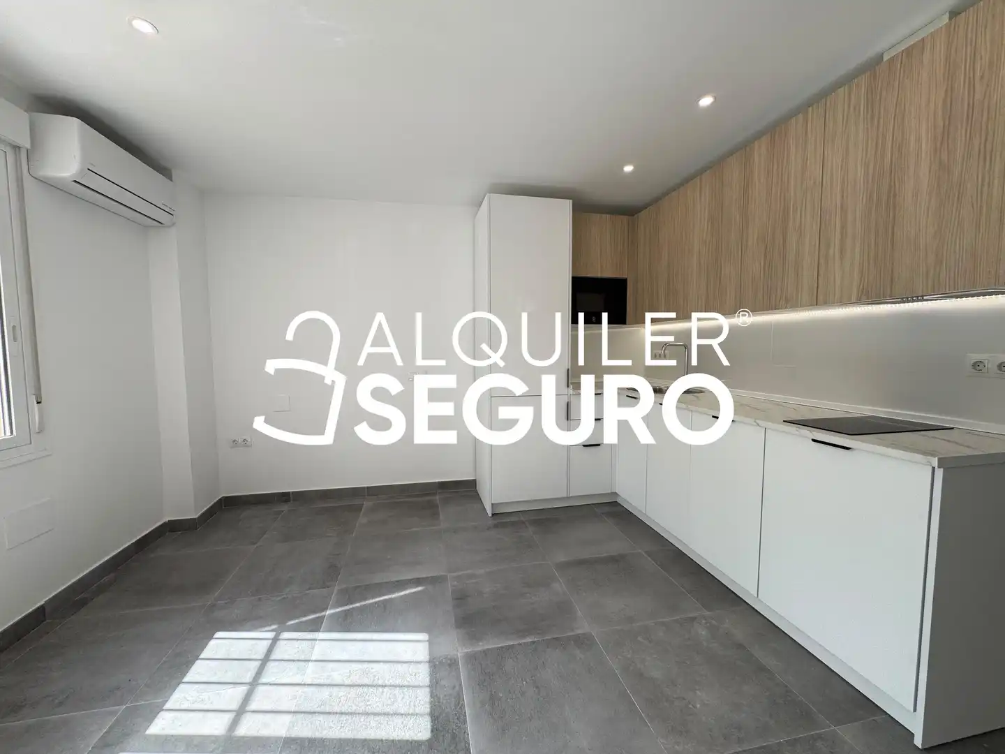 Cocina de Piso de alquiler en Málaga con Aire acondicionado
