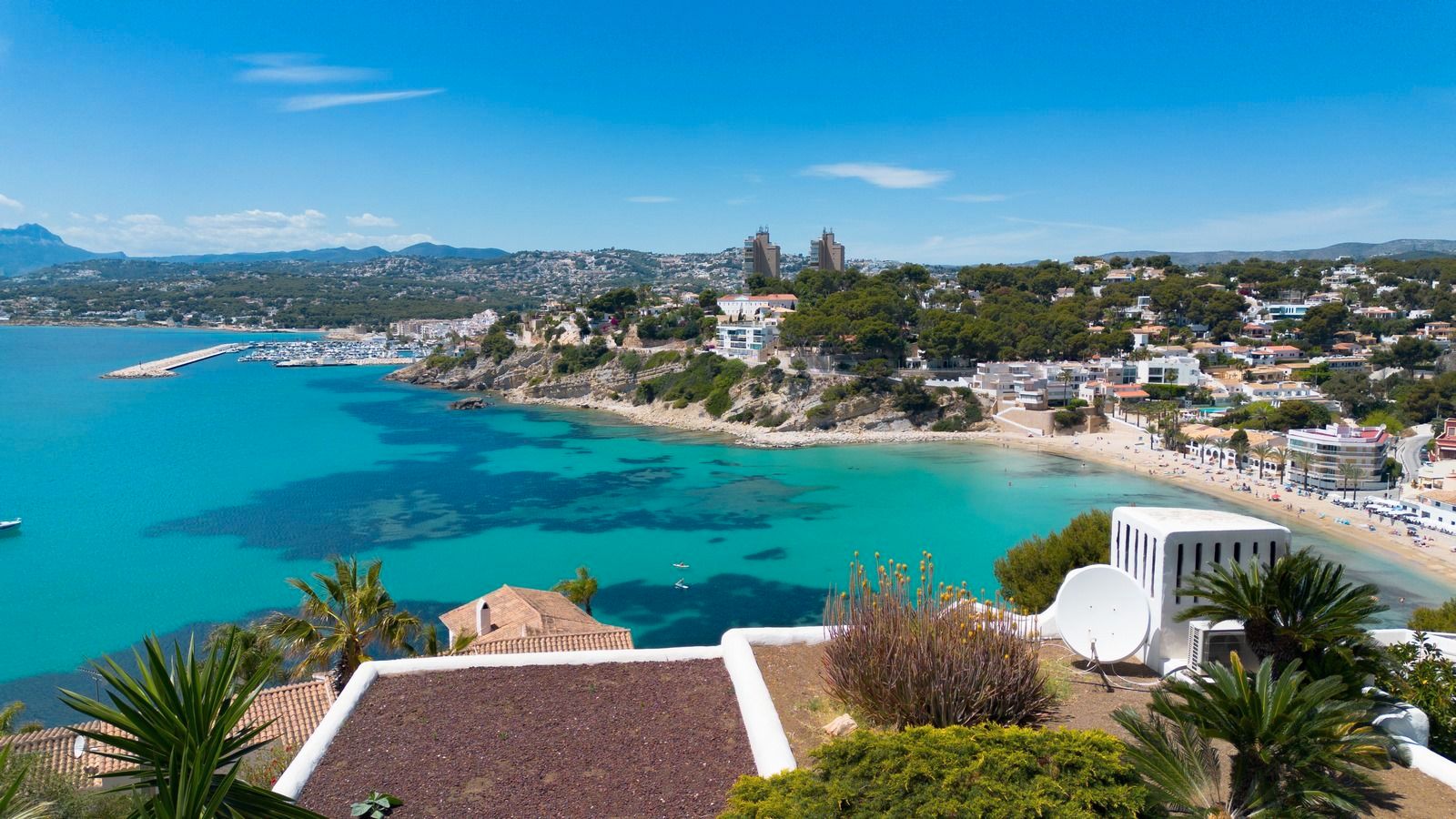 Vista exterior de Casa o xalet en venda en Moraira amb Aire condicionat, Calefacció i Jardí privat