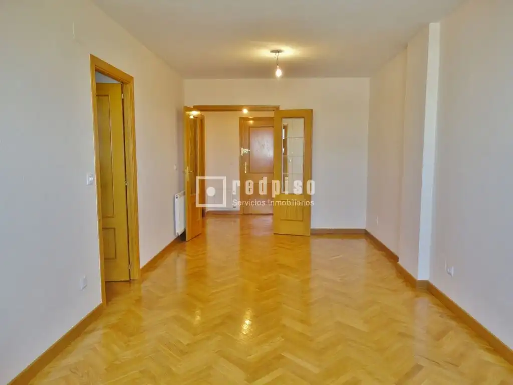Bedroom of Flat for rent in Madrid  with Air Conditioner, Heating and Private garden