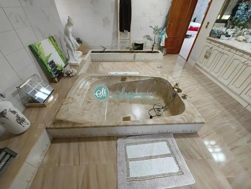 Bathroom of Houses for sale in Segovia  with Heating