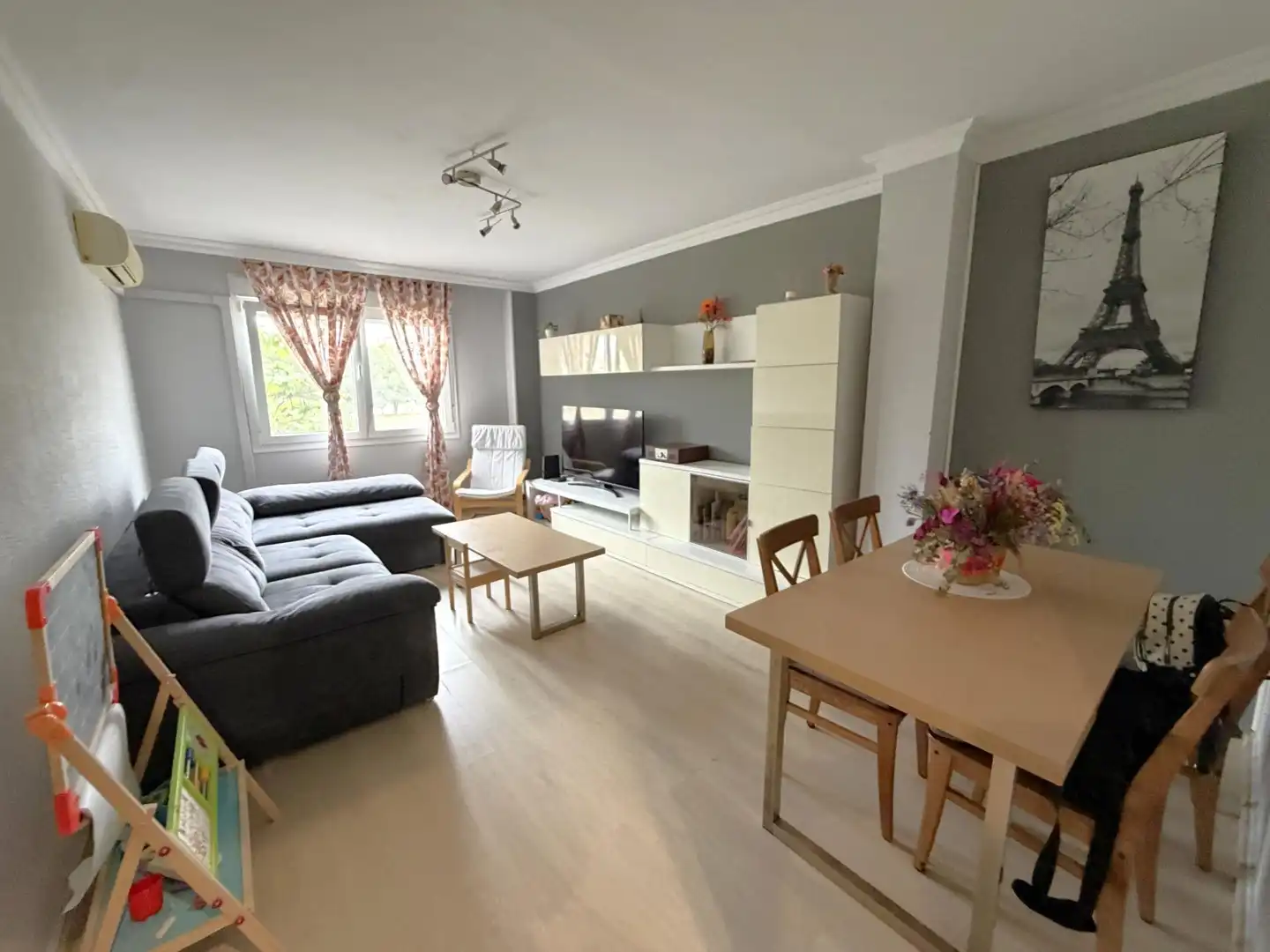Living room of Flat for sale in San Fernando  with Air Conditioner