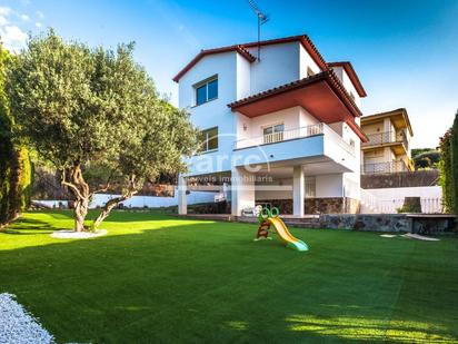 Vista exterior de Casa o xalet en venda en Premià de Dalt amb Calefacció, Jardí privat i Terrassa