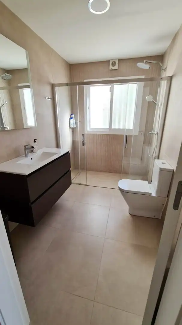 Bany de Casa o xalet en venda en Benalmádena amb Aire condicionat, Jardí privat i Terrassa