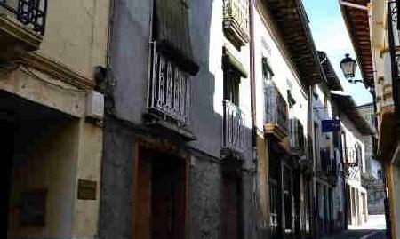 Foto 2 de Casa adosada en venda a Calle Jesús Adrán, 6, Villafranca del Bierzo, León