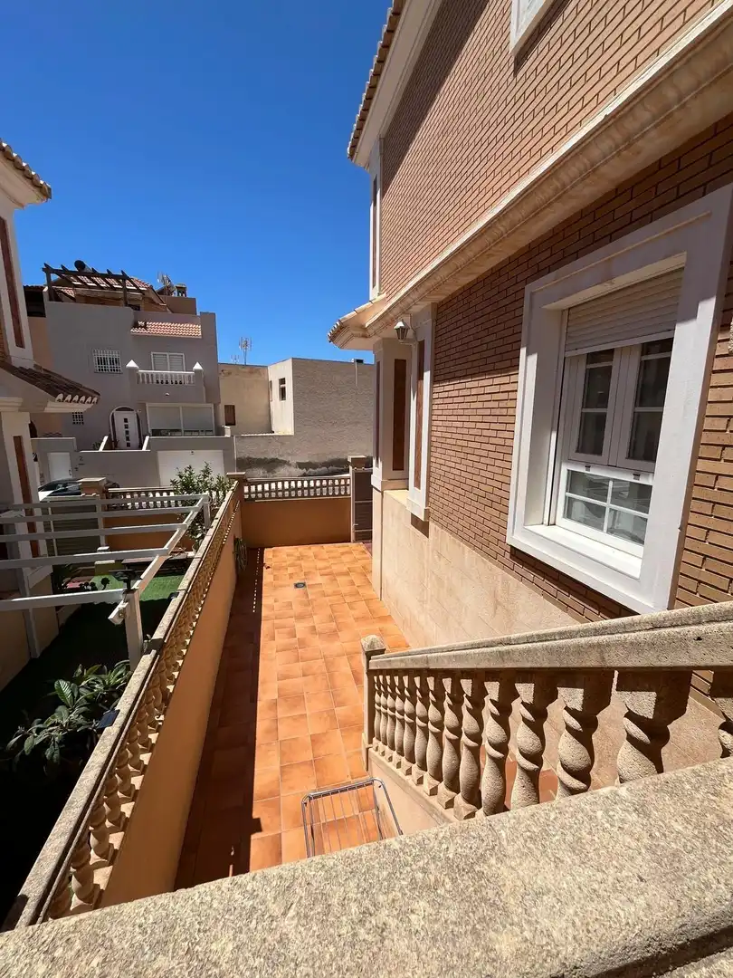 Vista exterior de Casa o chalet en venta en Roquetas de Mar con Amueblado