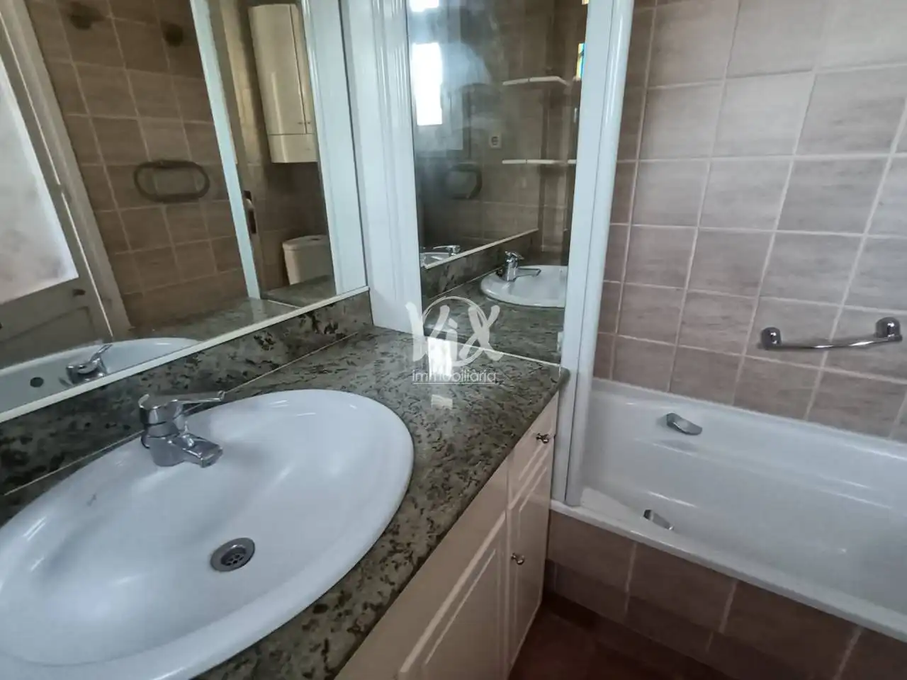 Baño de Casa o chalet en venta en La Roca del Vallès con Calefacción y Terraza