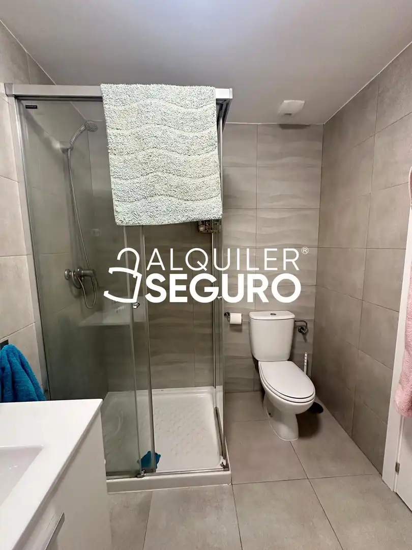 Bany de Pis de lloguer en Madrid amb Aire condicionat, Calefacció i Terrassa