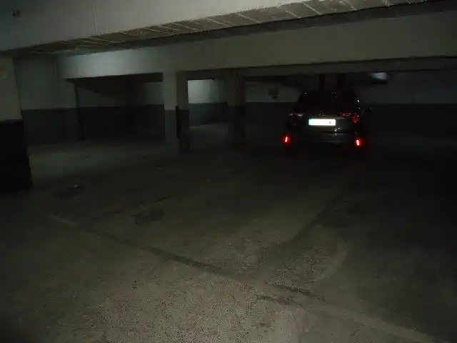 Garaje de alquiler en Carrer Ermengol VI, 8, Joc de la Bola - Camps d'Esports
