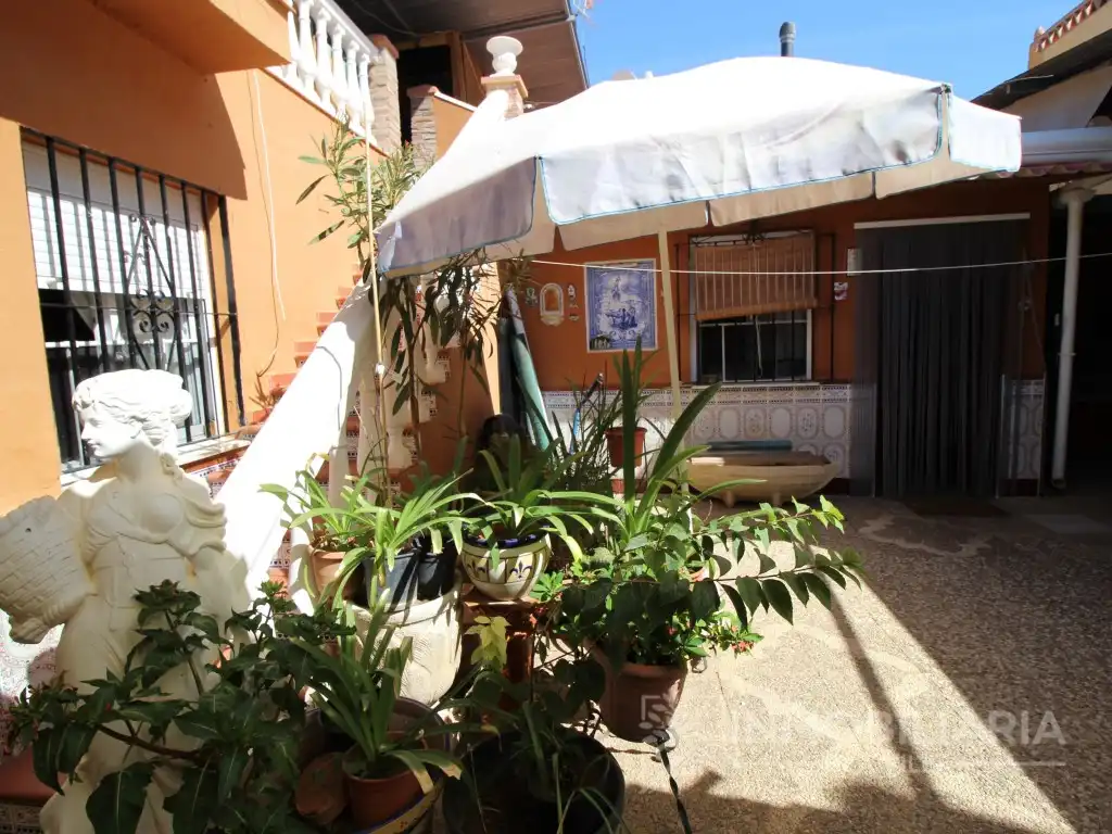Jardí de Casa o xalet en venda en Alhaurín de la Torre amb Aire condicionat, Forn i Rentadora