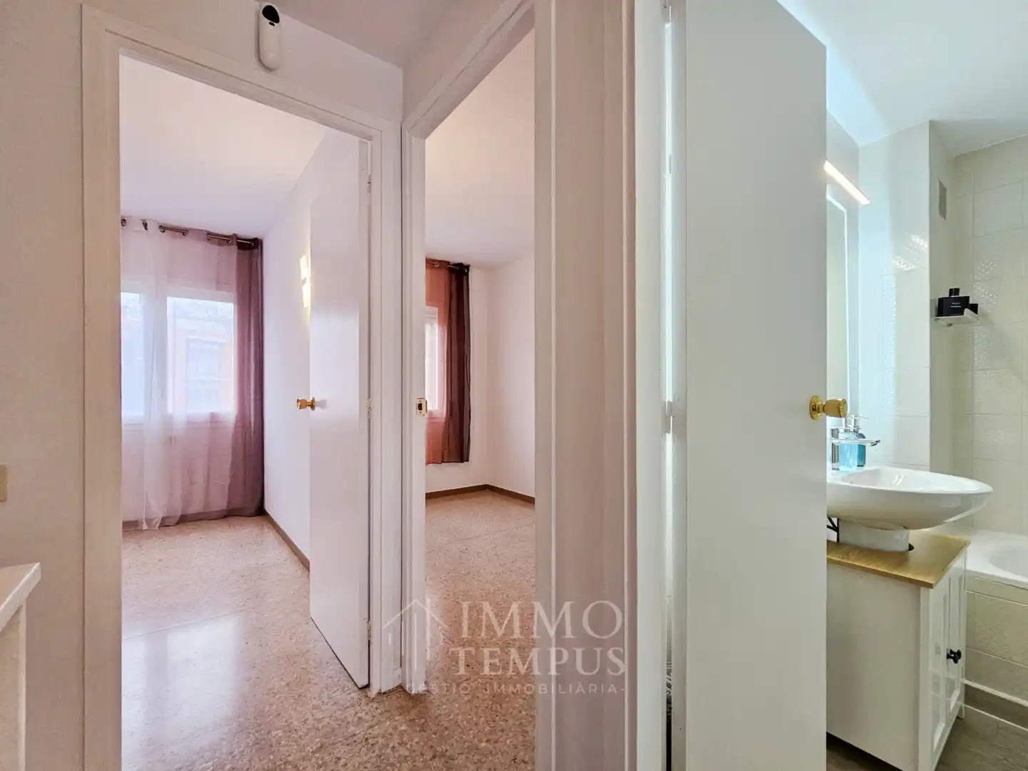 Habitación de Casa adosada en venta en Sant Cugat del Vallès con Jardín privado, Parquet y Terraza
