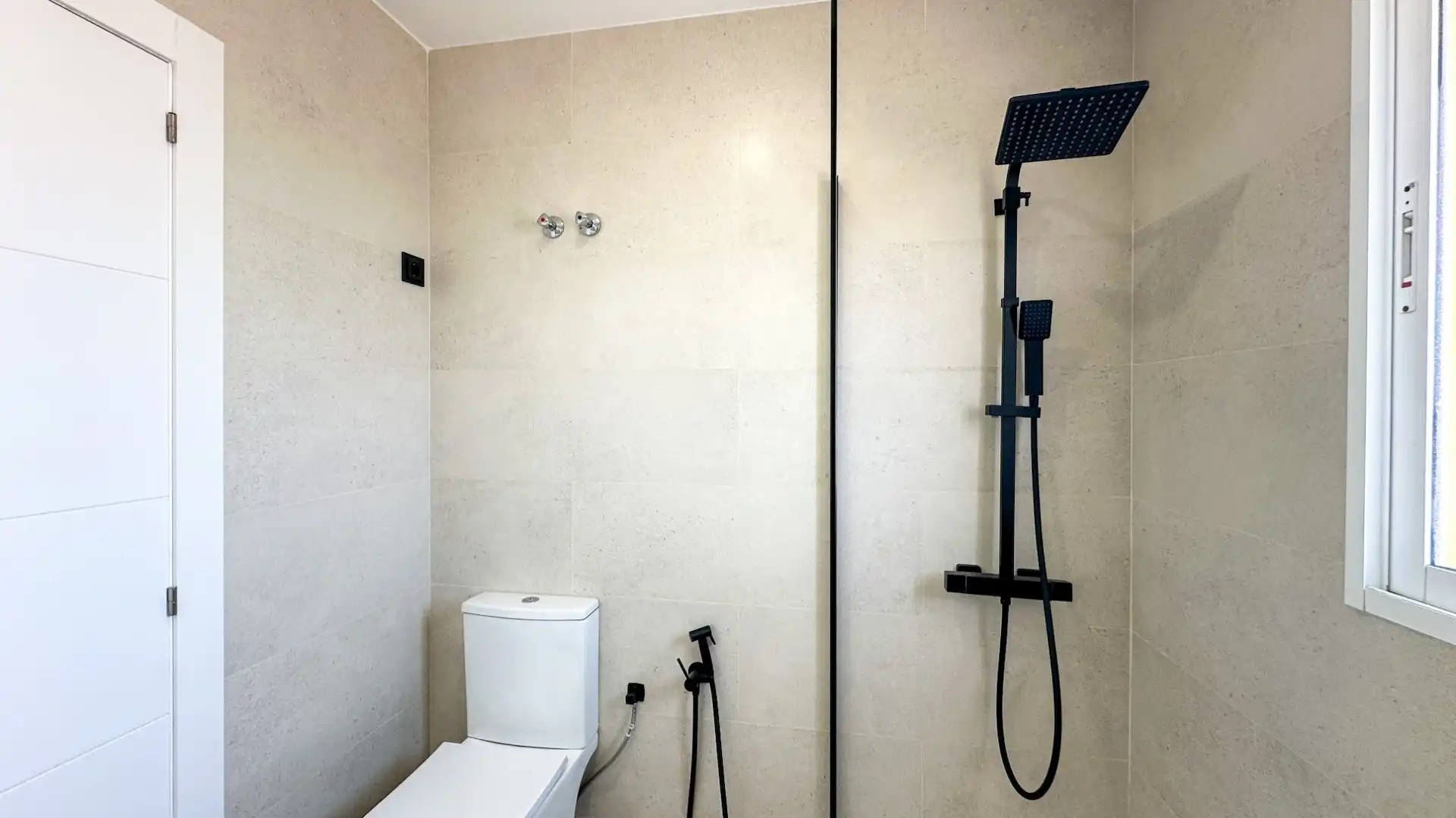 Baño de Finca rústica en venta en Orihuela con Jardín privado, Terraza y Amueblado