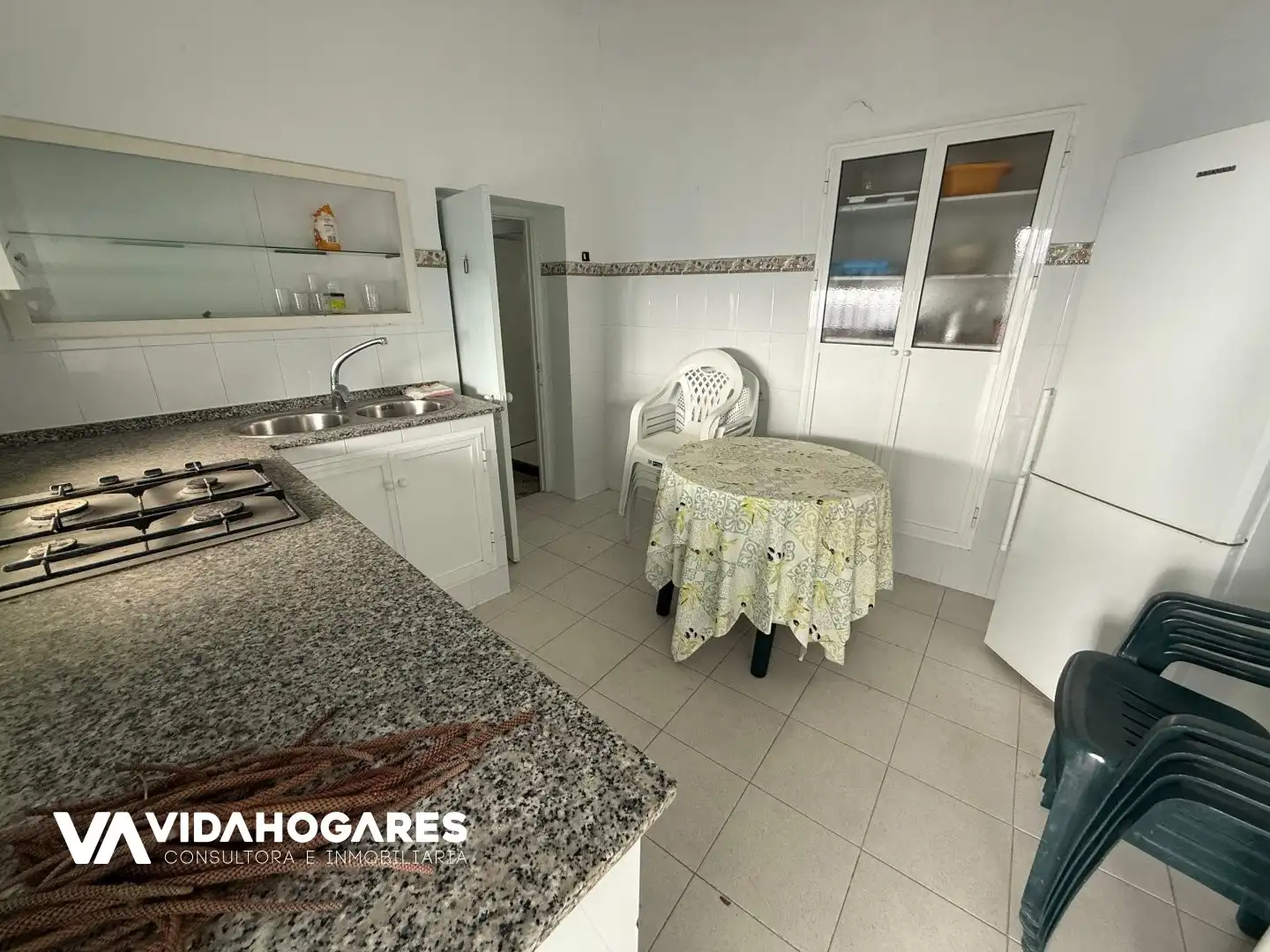 Cocina de Edificio en venta en Rota